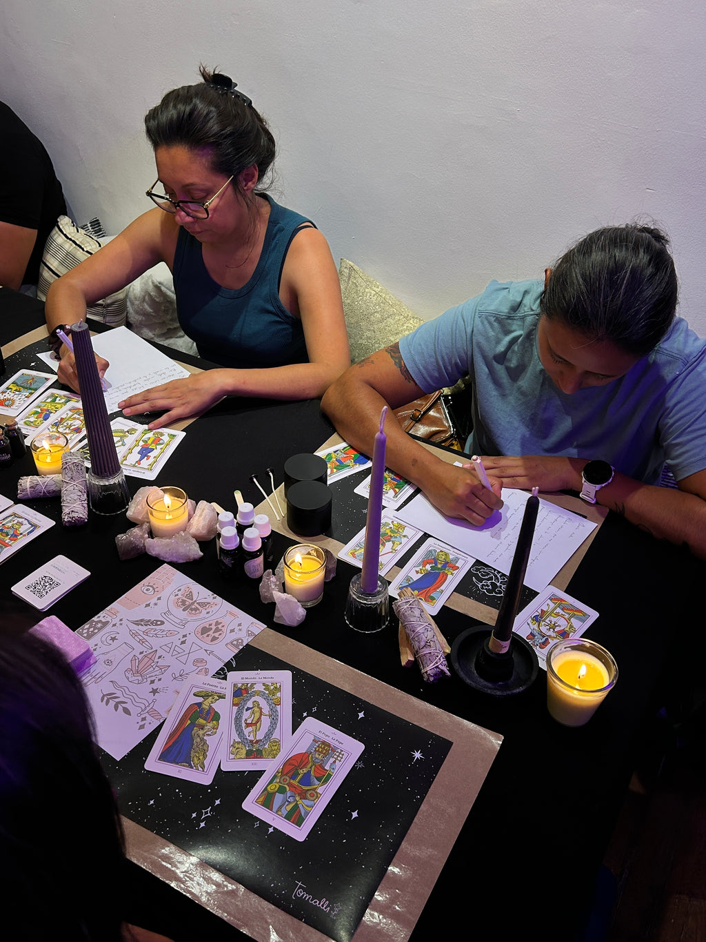 Arcanos y Velas · Luces y Sombras