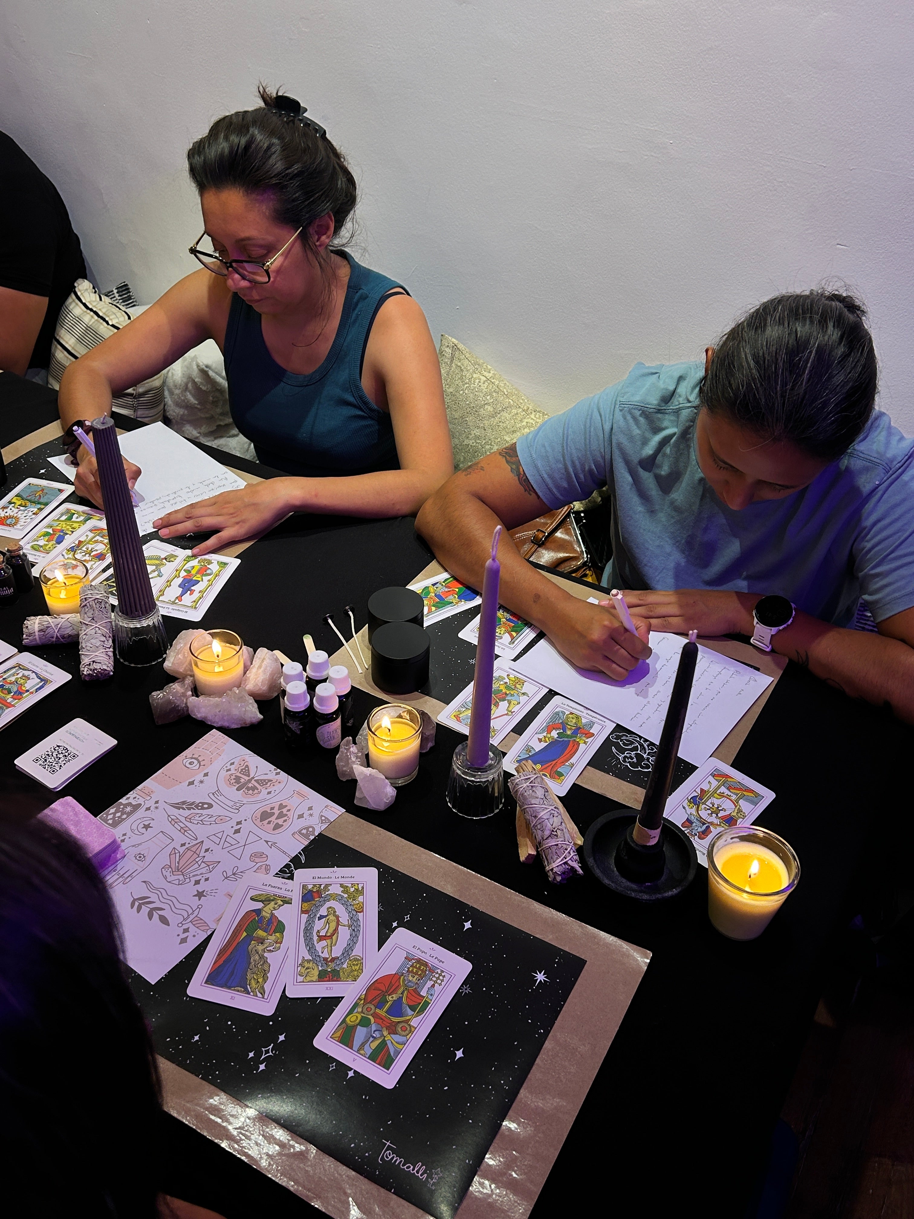 Arcanos y Velas · Luces y Sombras